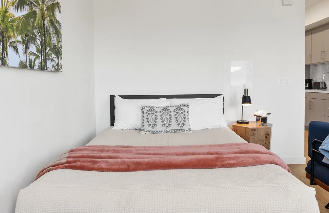 Bright Studio On Sunset Blvd Pool, Parking, Gym-1